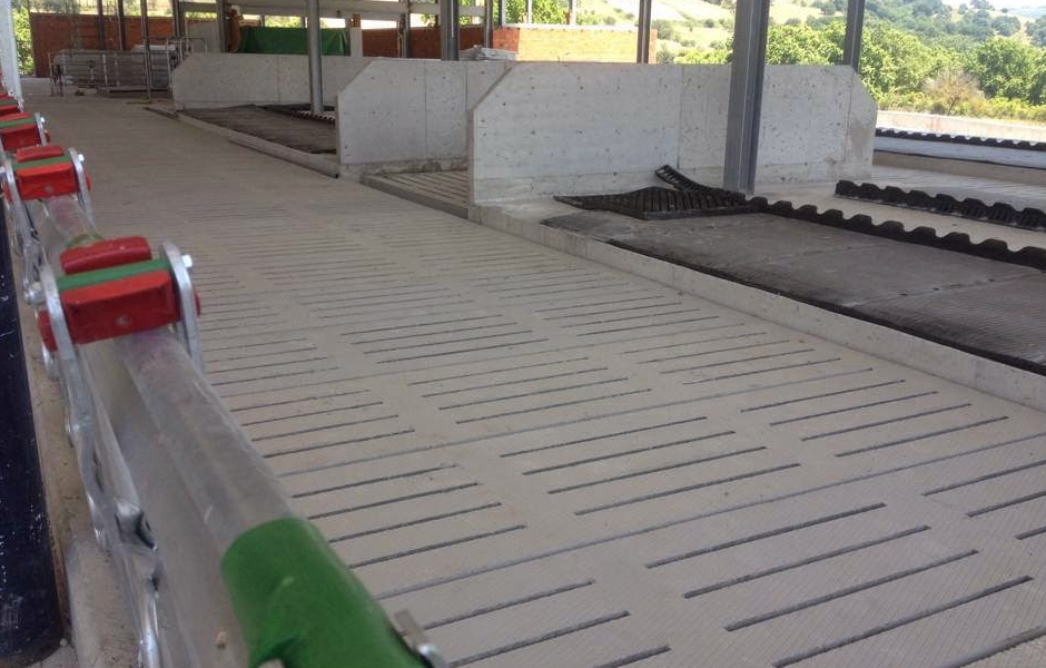 100x200 cm Ahır Beton Izgarası — Ahırda Montaj